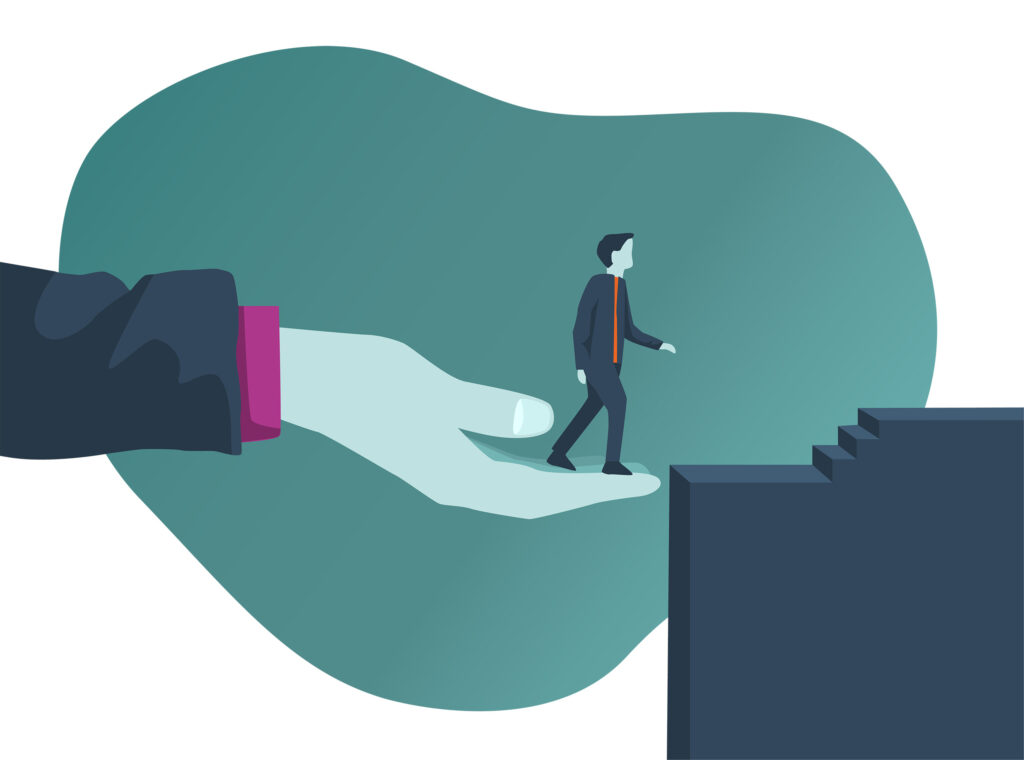 Eine große Hand, die aus einem dunklen Ärmel ragt, hilft einer Person, die auf ihrer Handinnenfläche steht auf eine Treppe.